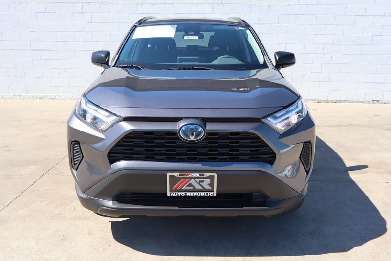 Toyota RAV4 Vehicle Full-screen Gallery Image 02
