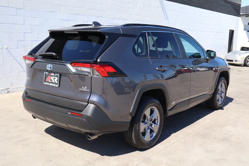 Toyota RAV4 Vehicle Full-screen Gallery Image 05