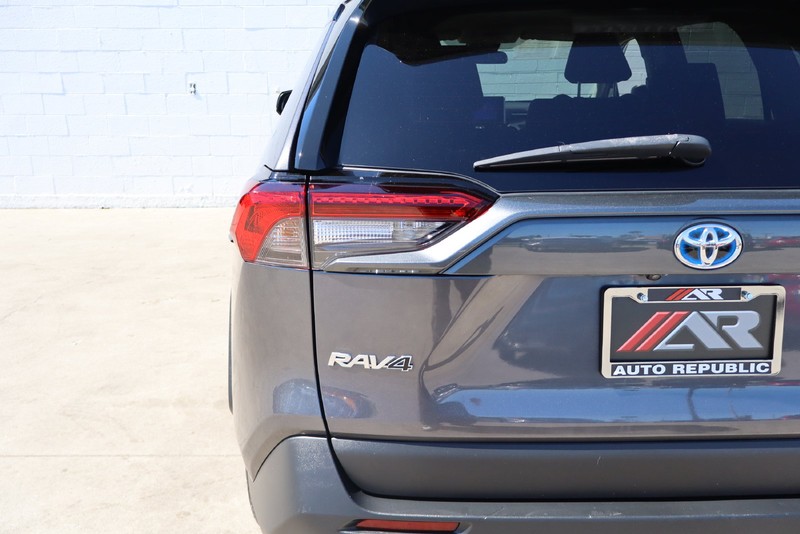 Toyota RAV4 Vehicle Full-screen Gallery Image 07