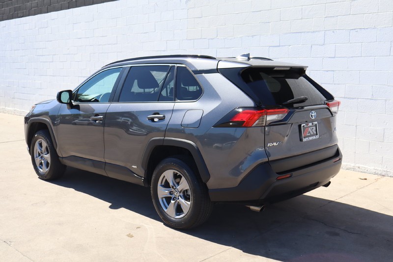 Toyota RAV4 Vehicle Full-screen Gallery Image 09