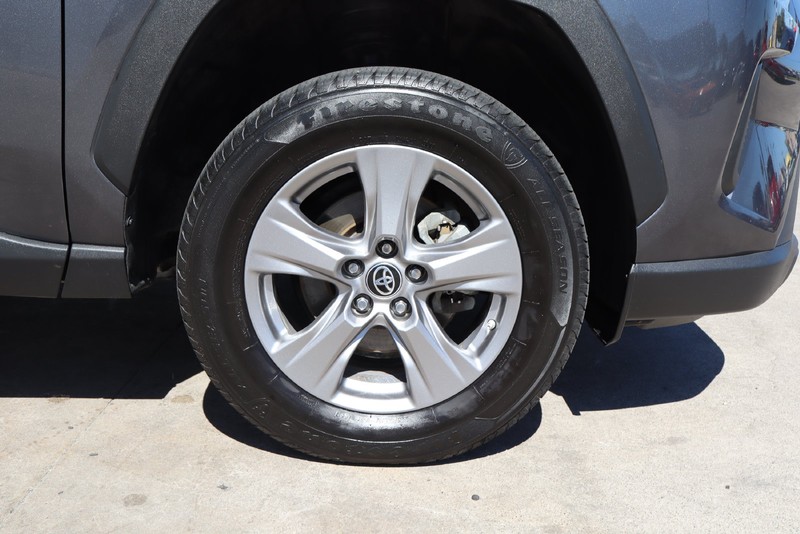 Toyota RAV4 Vehicle Full-screen Gallery Image 12