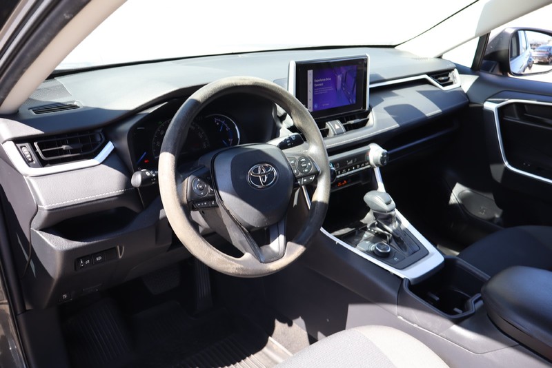 Toyota RAV4 Vehicle Full-screen Gallery Image 14