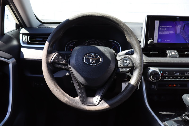 Toyota RAV4 Vehicle Full-screen Gallery Image 22