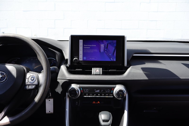 Toyota RAV4 Vehicle Full-screen Gallery Image 25