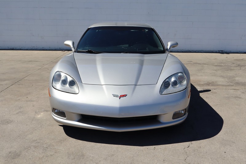 Chevrolet Corvette Vehicle Full-screen Gallery Image 02