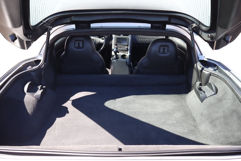 Chevrolet Corvette Vehicle Full-screen Gallery Image 06
