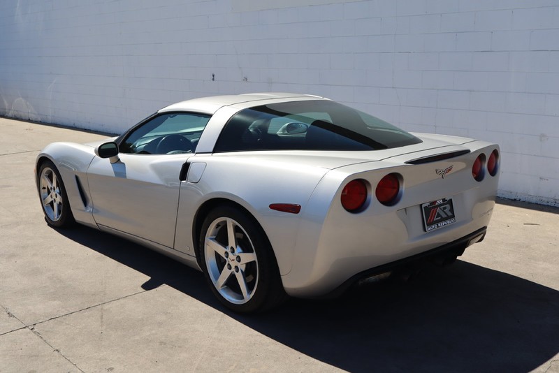 Chevrolet Corvette Vehicle Full-screen Gallery Image 07