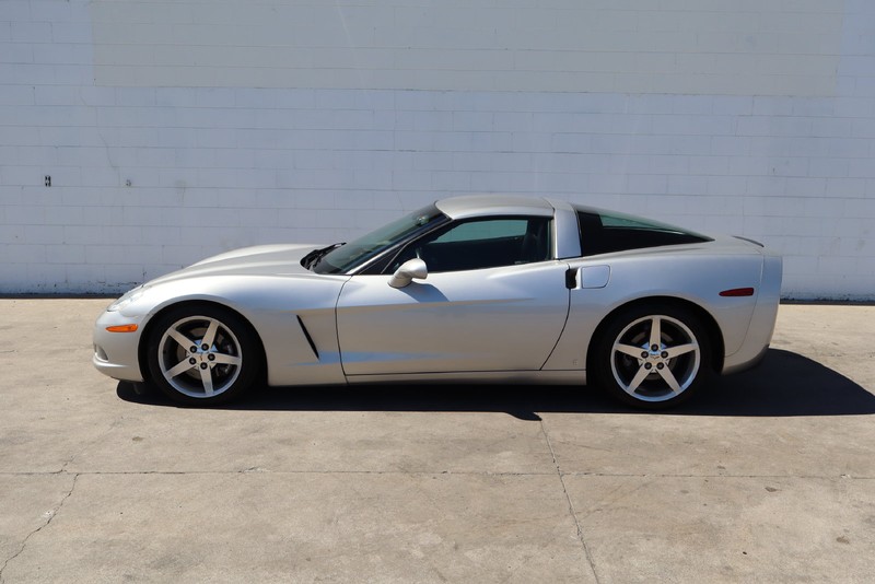Chevrolet Corvette Vehicle Full-screen Gallery Image 08