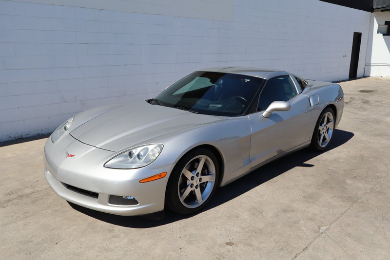 Chevrolet Corvette Vehicle Full-screen Gallery Image 09