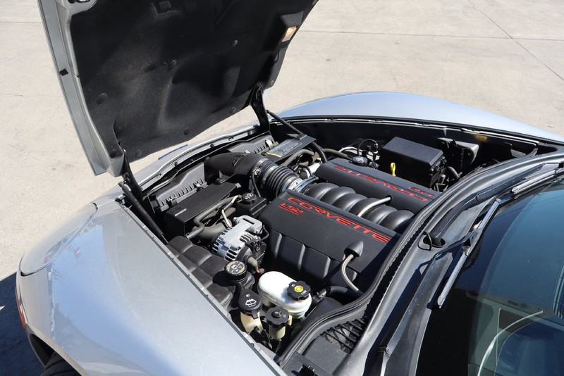 Chevrolet Corvette Vehicle Full-screen Gallery Image 10