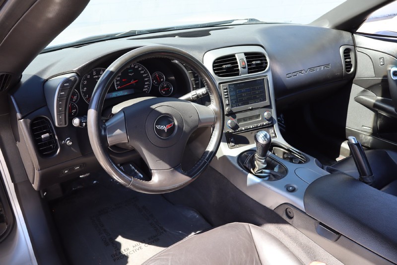 Chevrolet Corvette Vehicle Full-screen Gallery Image 13