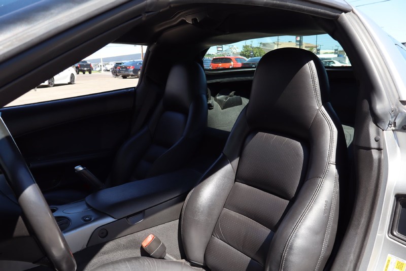 Chevrolet Corvette Vehicle Full-screen Gallery Image 14