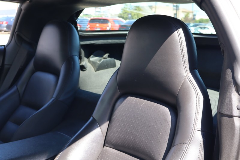 Chevrolet Corvette Vehicle Full-screen Gallery Image 15