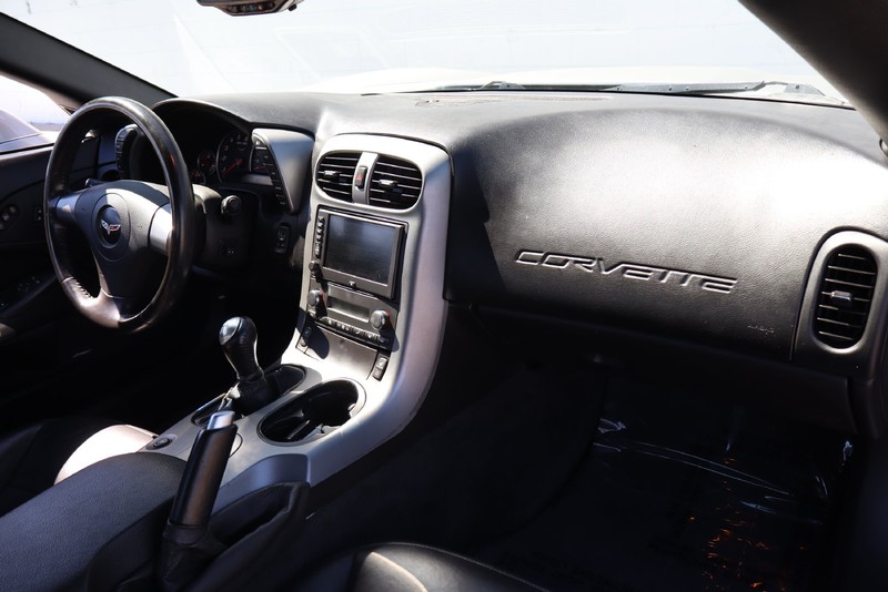 Chevrolet Corvette Vehicle Full-screen Gallery Image 16