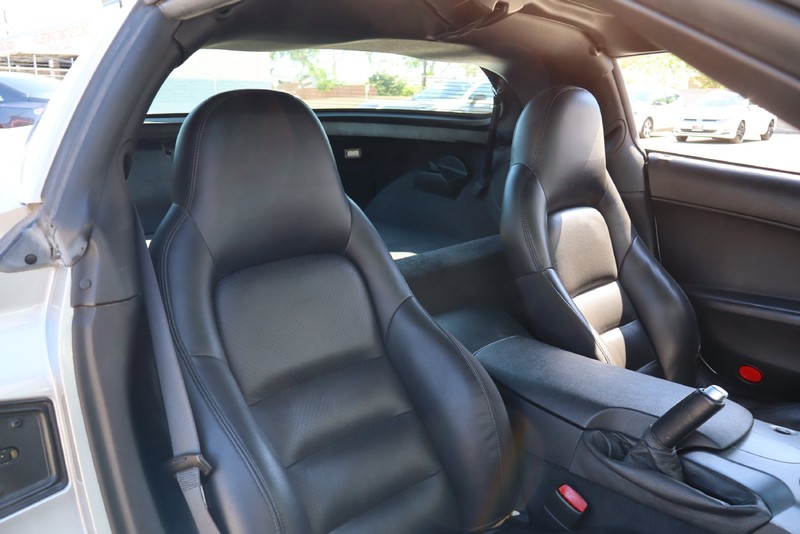 Chevrolet Corvette Vehicle Full-screen Gallery Image 17