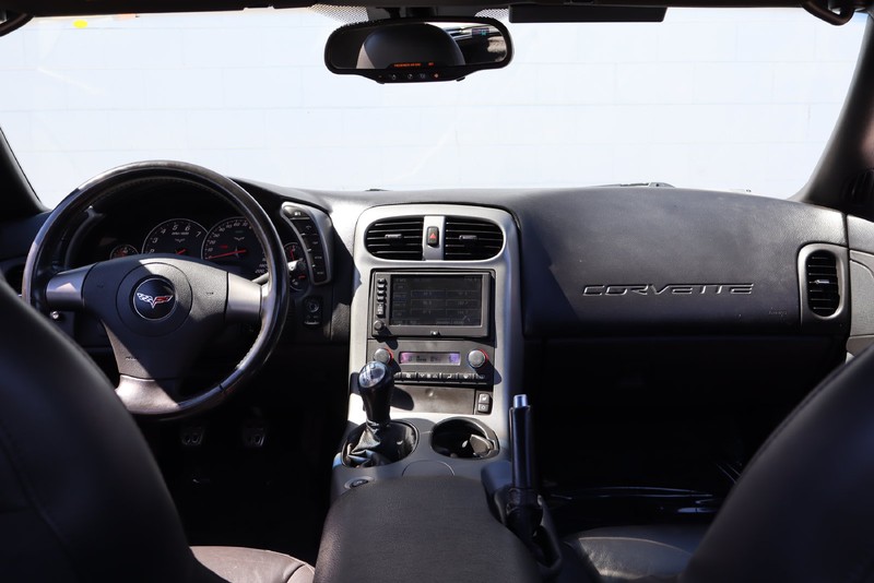 Chevrolet Corvette Vehicle Full-screen Gallery Image 18