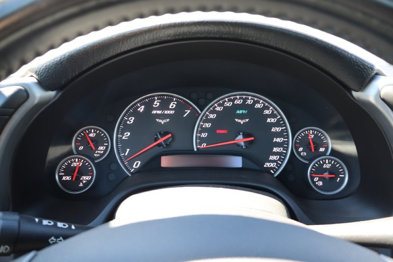 Chevrolet Corvette Vehicle Full-screen Gallery Image 19