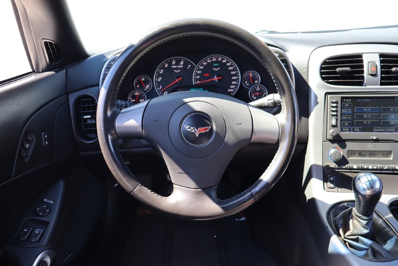Chevrolet Corvette Vehicle Full-screen Gallery Image 20