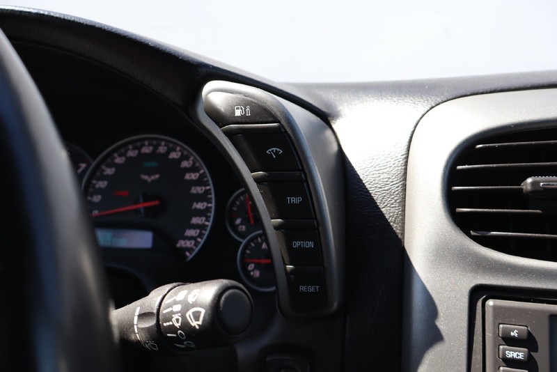 Chevrolet Corvette Vehicle Full-screen Gallery Image 22