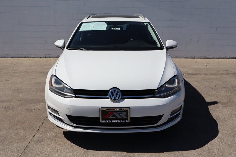 Volkswagen Golf SportWagen Vehicle Full-screen Gallery Image 02