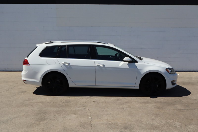 Volkswagen Golf SportWagen Vehicle Full-screen Gallery Image 04