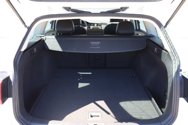 Volkswagen Golf SportWagen Vehicle Full-screen Gallery Image 08