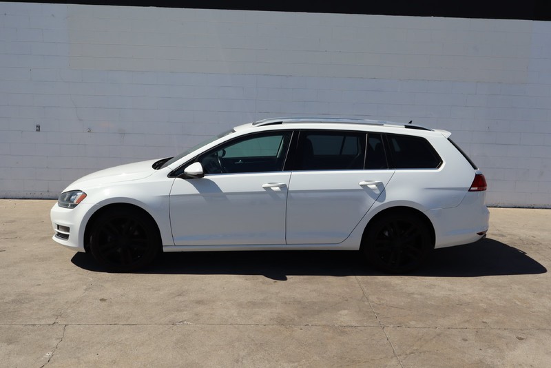 Volkswagen Golf SportWagen Vehicle Full-screen Gallery Image 10
