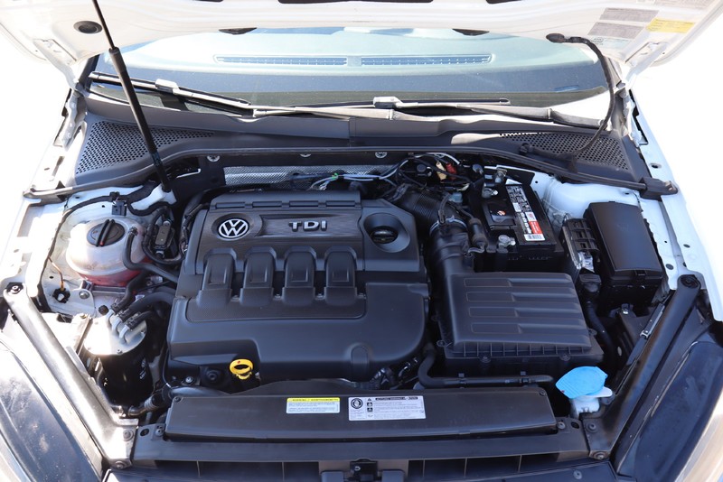 Volkswagen Golf SportWagen Vehicle Full-screen Gallery Image 12
