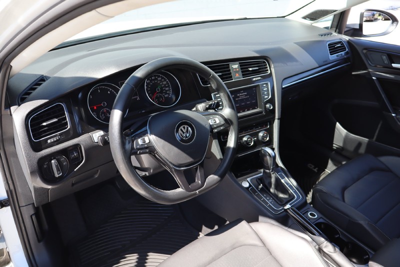Volkswagen Golf SportWagen Vehicle Full-screen Gallery Image 15