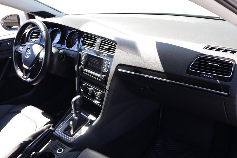 Volkswagen Golf SportWagen Vehicle Full-screen Gallery Image 18