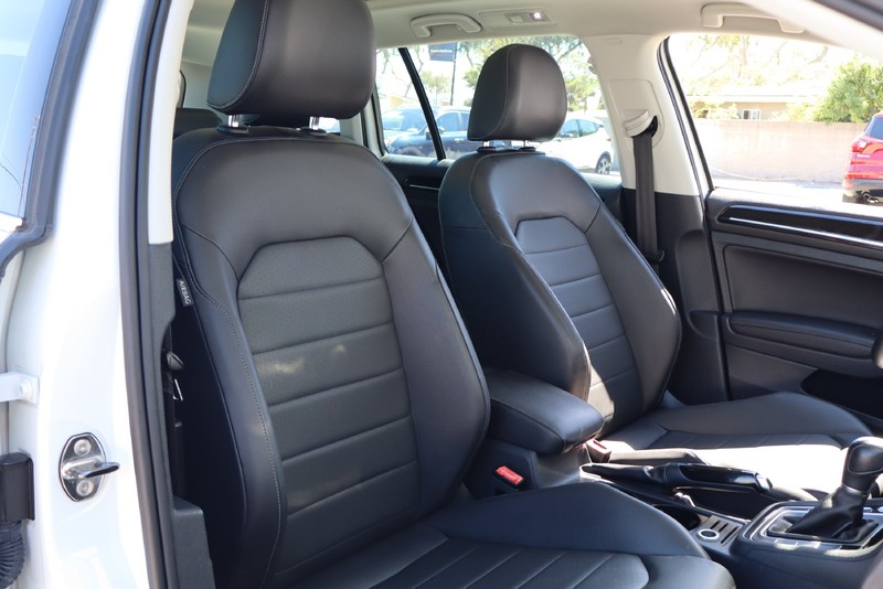 Volkswagen Golf SportWagen Vehicle Full-screen Gallery Image 19