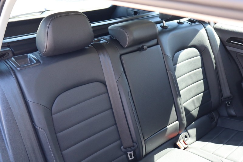 Volkswagen Golf SportWagen Vehicle Full-screen Gallery Image 20