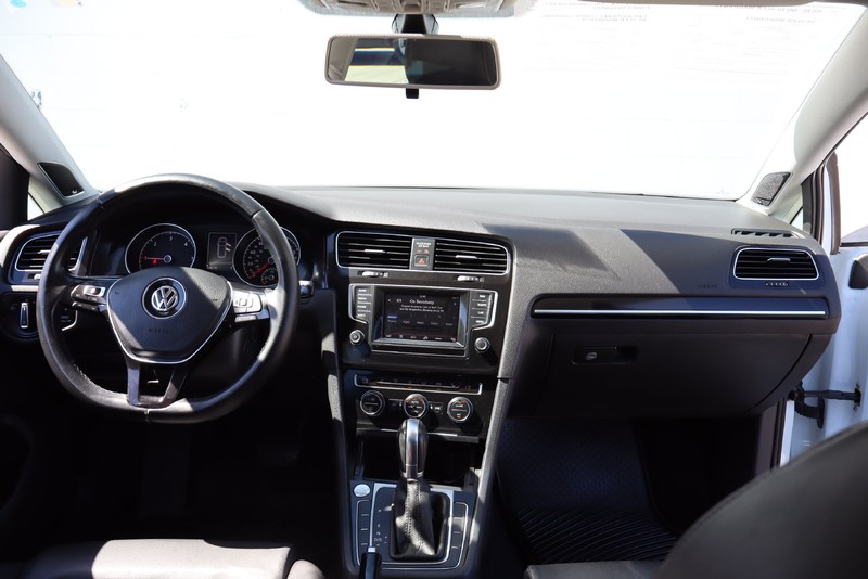 Volkswagen Golf SportWagen Vehicle Full-screen Gallery Image 21