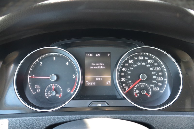 Volkswagen Golf SportWagen Vehicle Full-screen Gallery Image 22