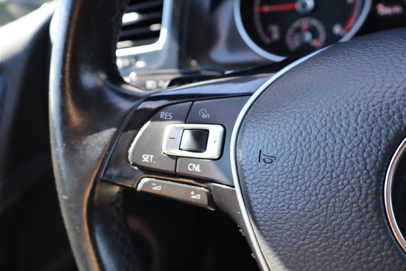 Volkswagen Golf SportWagen Vehicle Full-screen Gallery Image 24
