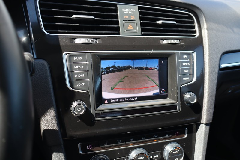 Volkswagen Golf SportWagen Vehicle Full-screen Gallery Image 28