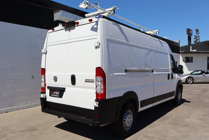 Ram ProMaster Vehicle Full-screen Gallery Image 06