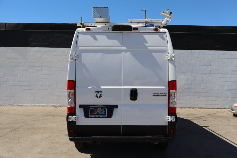 Ram ProMaster Vehicle Full-screen Gallery Image 07