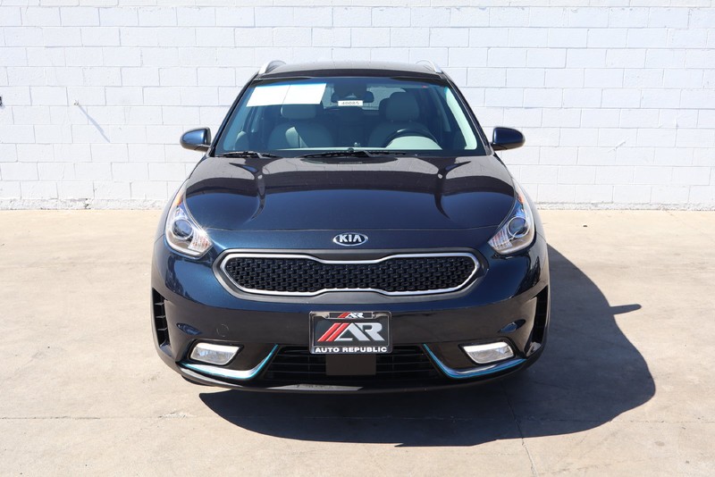 Kia Niro Plug-In Hybrid Vehicle Full-screen Gallery Image 02