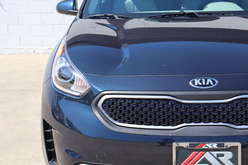 Kia Niro Plug-In Hybrid Vehicle Full-screen Gallery Image 03