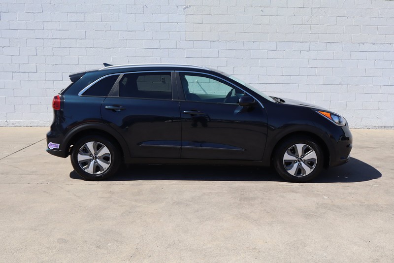 Kia Niro Plug-In Hybrid Vehicle Full-screen Gallery Image 04