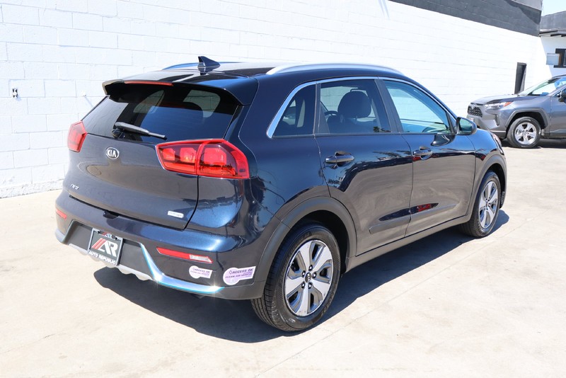 Kia Niro Plug-In Hybrid Vehicle Full-screen Gallery Image 05