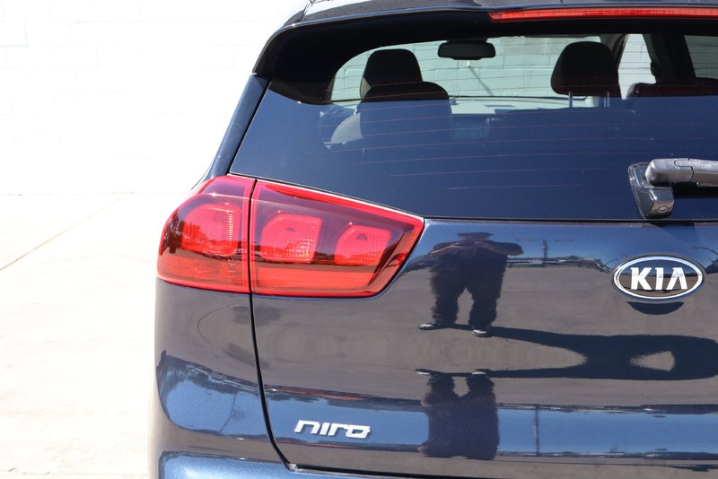 Kia Niro Plug-In Hybrid Vehicle Full-screen Gallery Image 07