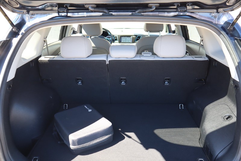 Kia Niro Plug-In Hybrid Vehicle Full-screen Gallery Image 08