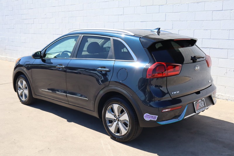 Kia Niro Plug-In Hybrid Vehicle Full-screen Gallery Image 09