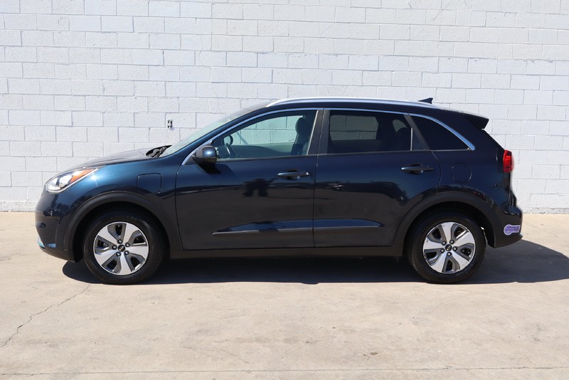 Kia Niro Plug-In Hybrid Vehicle Full-screen Gallery Image 10
