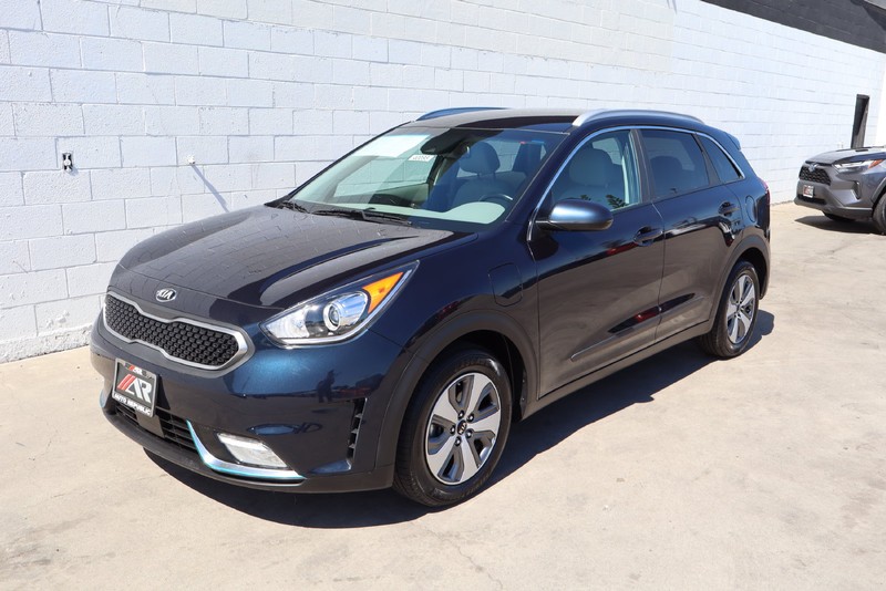 Kia Niro Plug-In Hybrid Vehicle Full-screen Gallery Image 11