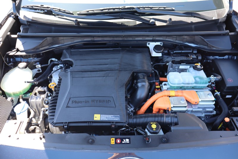 Kia Niro Plug-In Hybrid Vehicle Full-screen Gallery Image 12