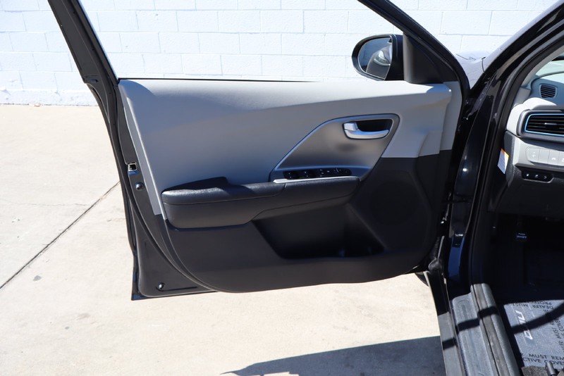 Kia Niro Plug-In Hybrid Vehicle Full-screen Gallery Image 14