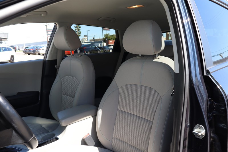 Kia Niro Plug-In Hybrid Vehicle Full-screen Gallery Image 16